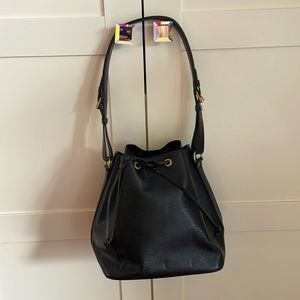 Black leather, Louis Vuitton, shoulder bag